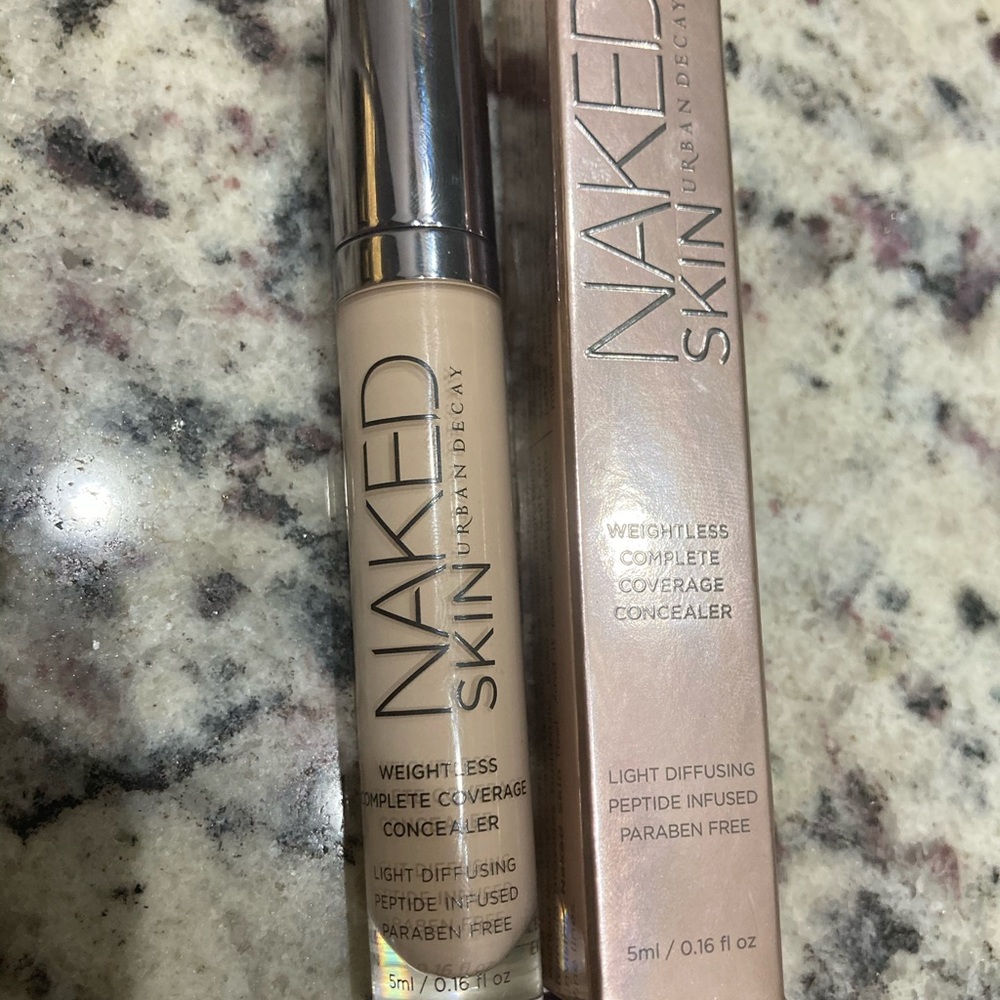 NWOT Naked Skin Weightless Concealer